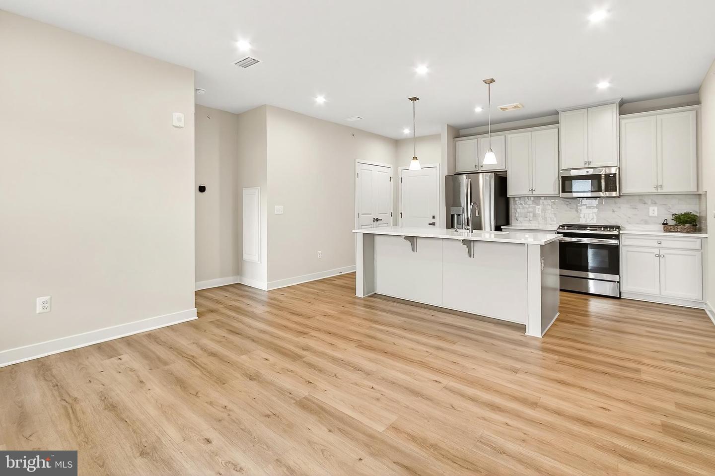 4395 PEACH LILY LN #326, CHANTILLY, Virginia 20151, 2 Bedrooms Bedrooms, ,2 BathroomsBathrooms,Residential,For sale,4395 PEACH LILY LN #326,VAFX2254922 MLS # VAFX2254922