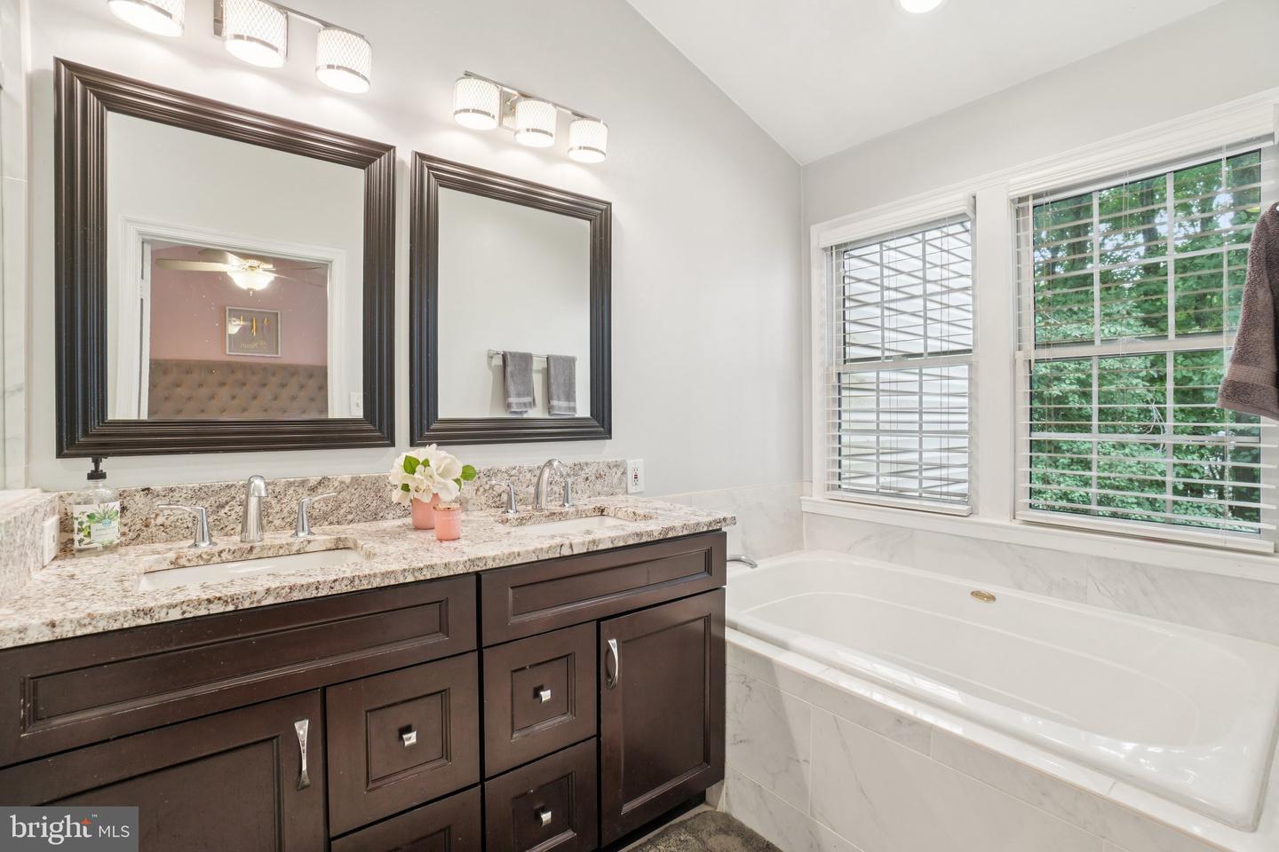 11742 VALLEY RIDGE CIR, FAIRFAX, Virginia 22033, 3 Bedrooms Bedrooms, ,3 BathroomsBathrooms,Residential,For sale,11742 VALLEY RIDGE CIR,VAFX2254796 MLS # VAFX2254796