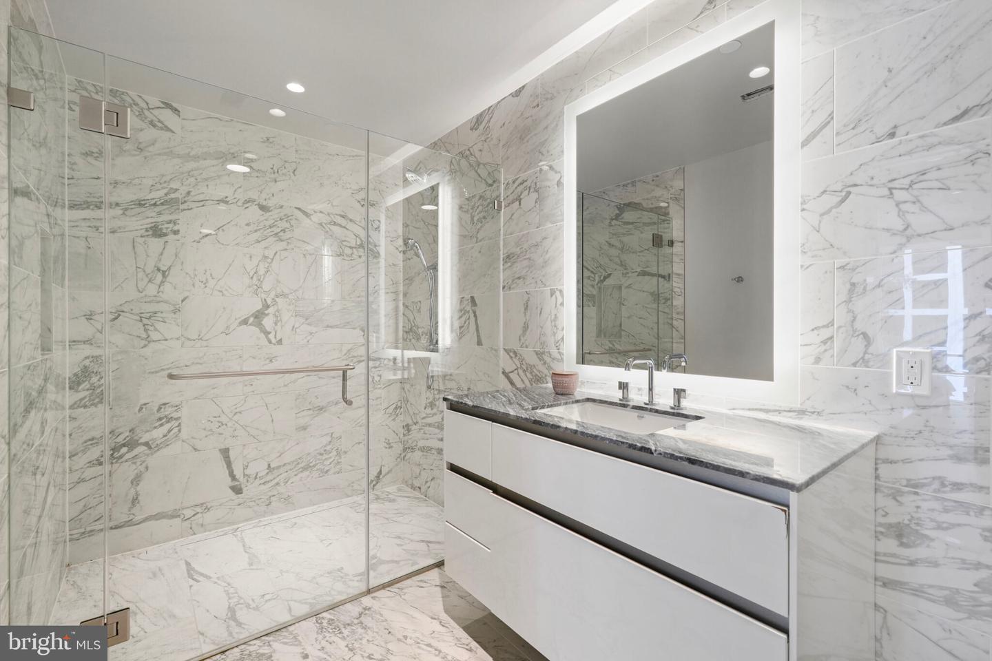 1781 N PIERCE ST #303, ARLINGTON, Virginia 22209, 2 Bedrooms Bedrooms, ,2 BathroomsBathrooms,Residential,For sale,1781 N PIERCE ST #303,VAAR2060602 MLS # VAAR2060602