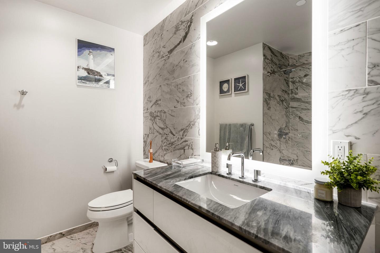 1781 N PIERCE ST #303, ARLINGTON, Virginia 22209, 2 Bedrooms Bedrooms, ,2 BathroomsBathrooms,Residential,For sale,1781 N PIERCE ST #303,VAAR2060602 MLS # VAAR2060602