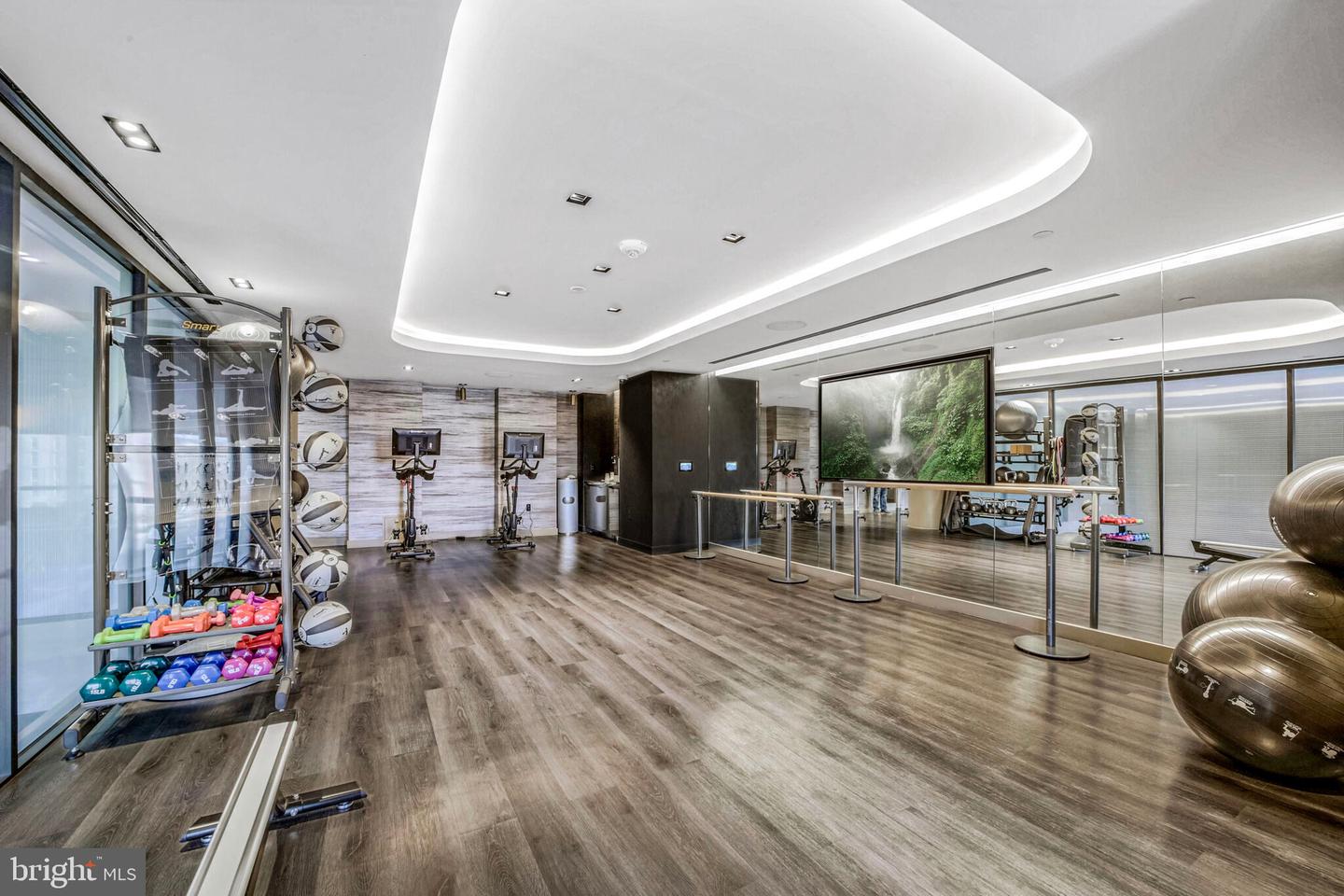 1781 N PIERCE ST #303, ARLINGTON, Virginia 22209, 2 Bedrooms Bedrooms, ,2 BathroomsBathrooms,Residential,For sale,1781 N PIERCE ST #303,VAAR2060602 MLS # VAAR2060602