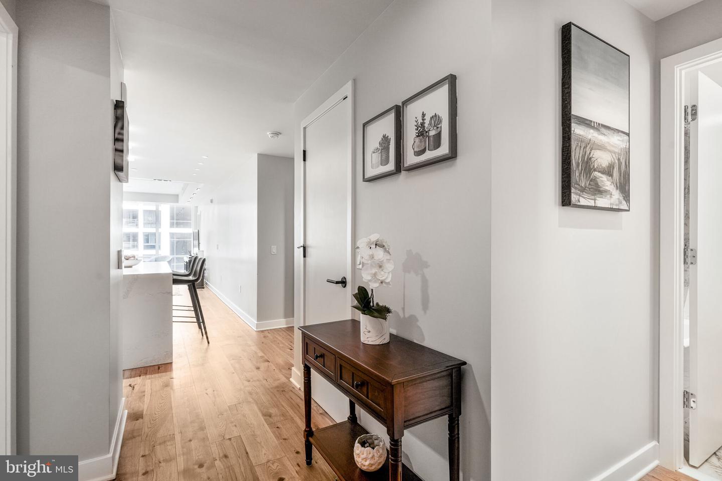 1781 N PIERCE ST #303, ARLINGTON, Virginia 22209, 2 Bedrooms Bedrooms, ,2 BathroomsBathrooms,Residential,For sale,1781 N PIERCE ST #303,VAAR2060602 MLS # VAAR2060602