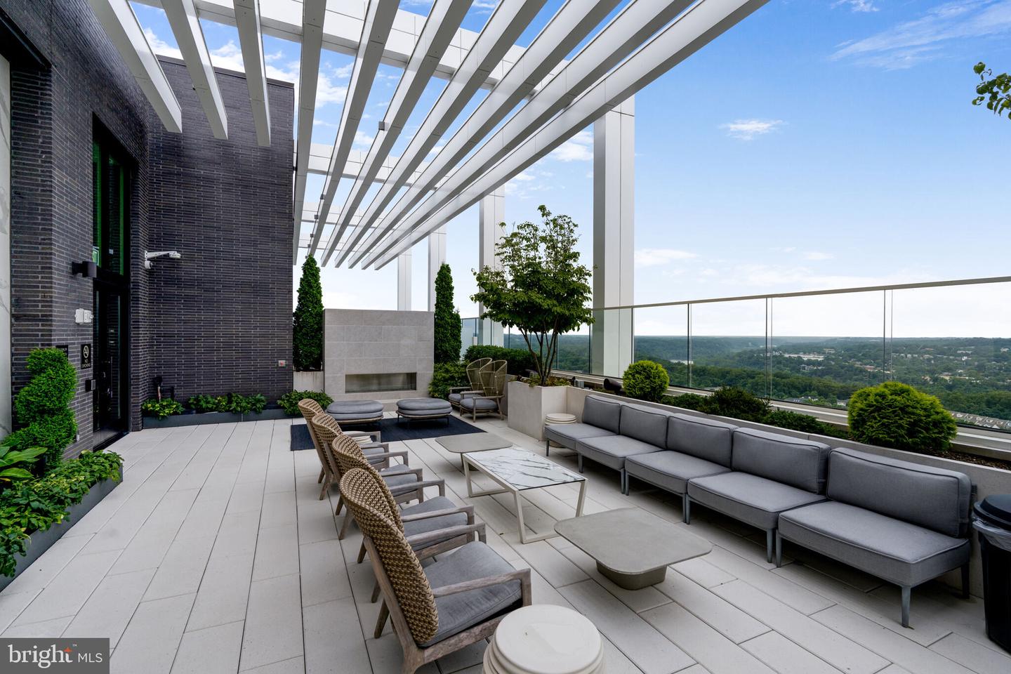 1781 N PIERCE ST #303, ARLINGTON, Virginia 22209, 2 Bedrooms Bedrooms, ,2 BathroomsBathrooms,Residential,For sale,1781 N PIERCE ST #303,VAAR2060602 MLS # VAAR2060602