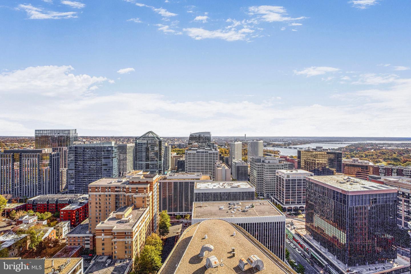 1781 N PIERCE ST #303, ARLINGTON, Virginia 22209, 2 Bedrooms Bedrooms, ,2 BathroomsBathrooms,Residential,For sale,1781 N PIERCE ST #303,VAAR2060602 MLS # VAAR2060602