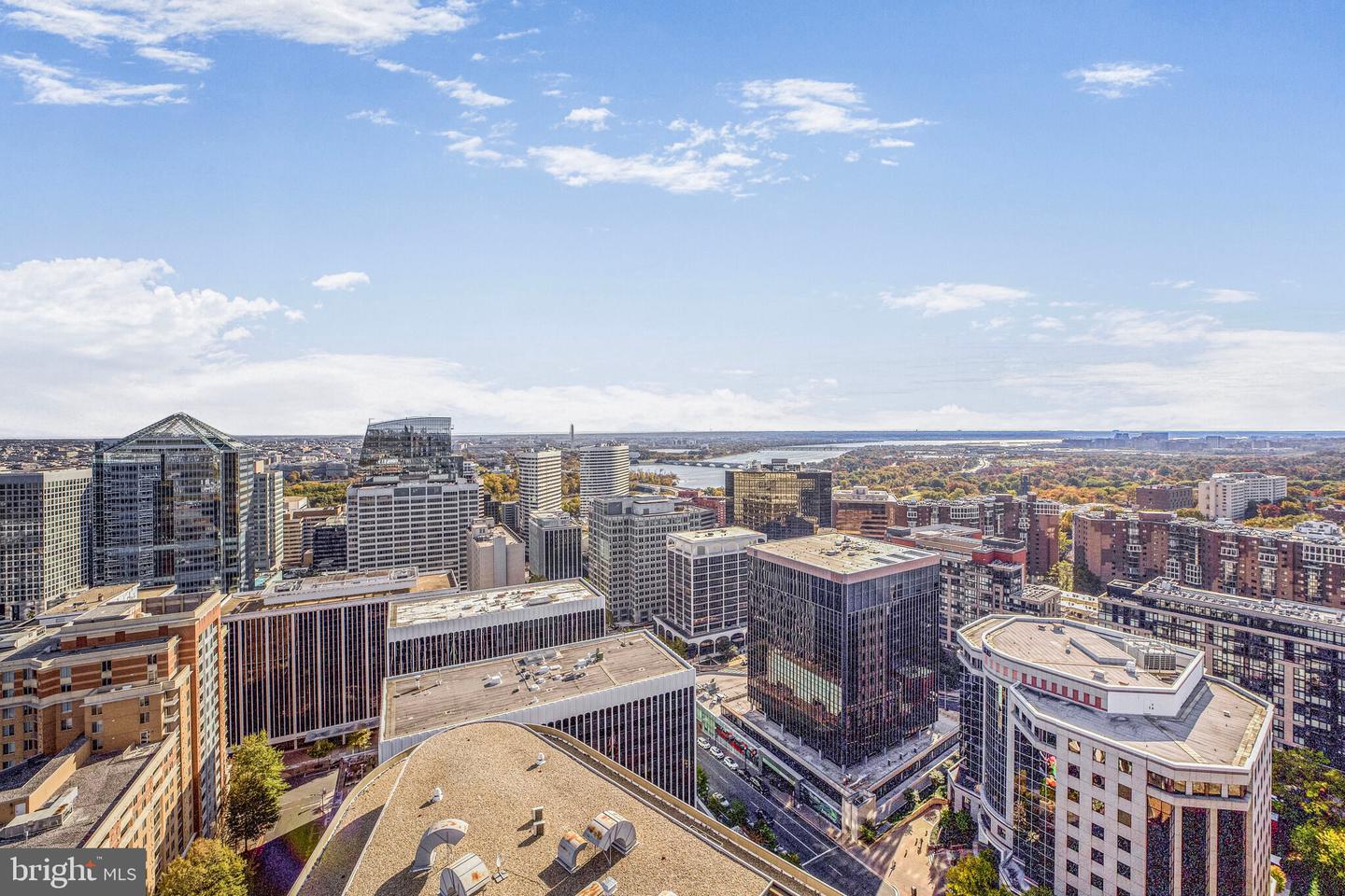 1781 N PIERCE ST #303, ARLINGTON, Virginia 22209, 2 Bedrooms Bedrooms, ,2 BathroomsBathrooms,Residential,For sale,1781 N PIERCE ST #303,VAAR2060602 MLS # VAAR2060602