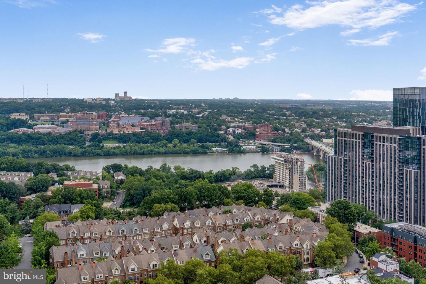 1781 N PIERCE ST #303, ARLINGTON, Virginia 22209, 2 Bedrooms Bedrooms, ,2 BathroomsBathrooms,Residential,For sale,1781 N PIERCE ST #303,VAAR2060602 MLS # VAAR2060602