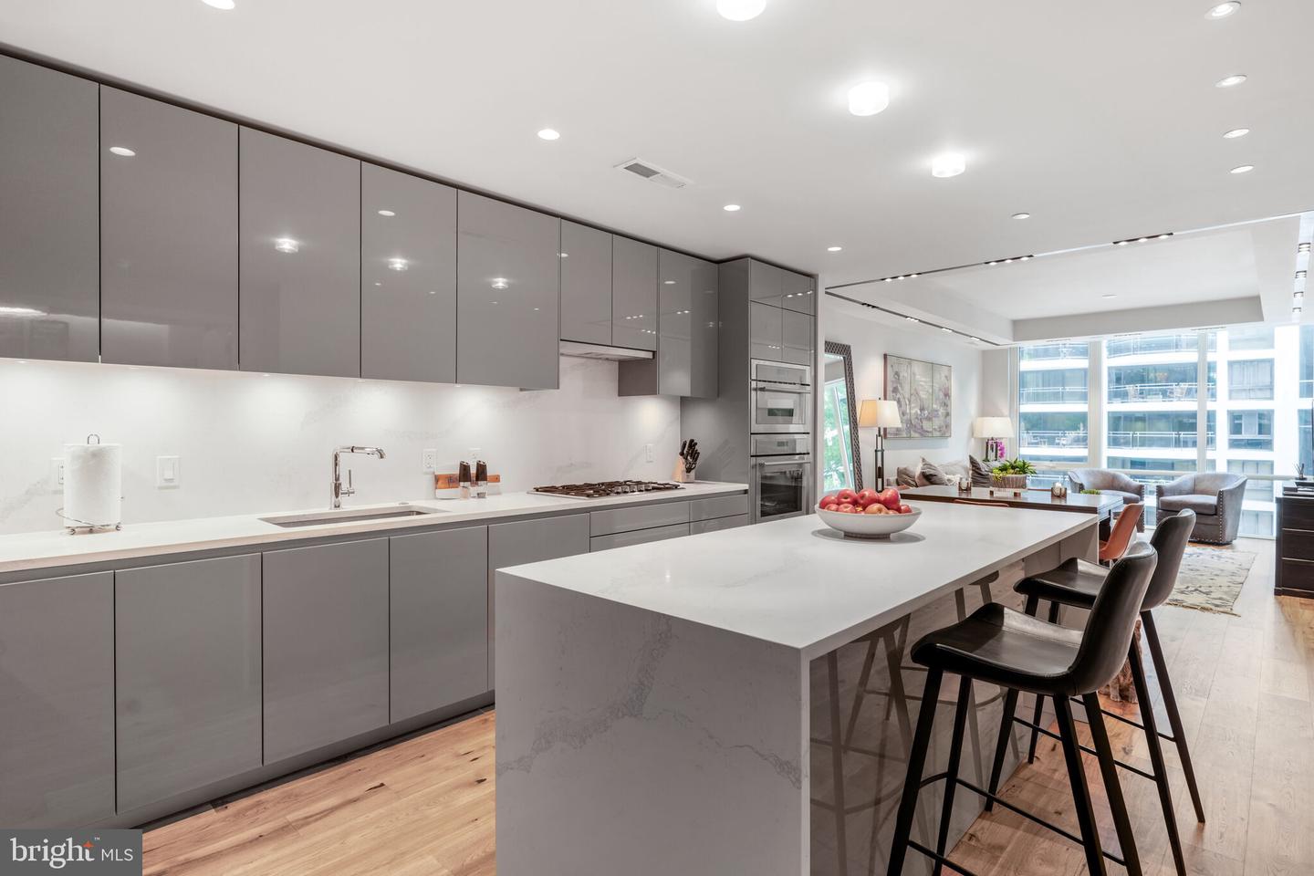 1781 N PIERCE ST #303, ARLINGTON, Virginia 22209, 2 Bedrooms Bedrooms, ,2 BathroomsBathrooms,Residential,For sale,1781 N PIERCE ST #303,VAAR2060602 MLS # VAAR2060602