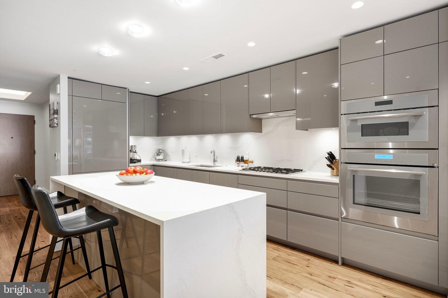 1781 N PIERCE ST #303, ARLINGTON, Virginia 22209, 2 Bedrooms Bedrooms, ,2 BathroomsBathrooms,Residential,For sale,1781 N PIERCE ST #303,VAAR2060602 MLS # VAAR2060602