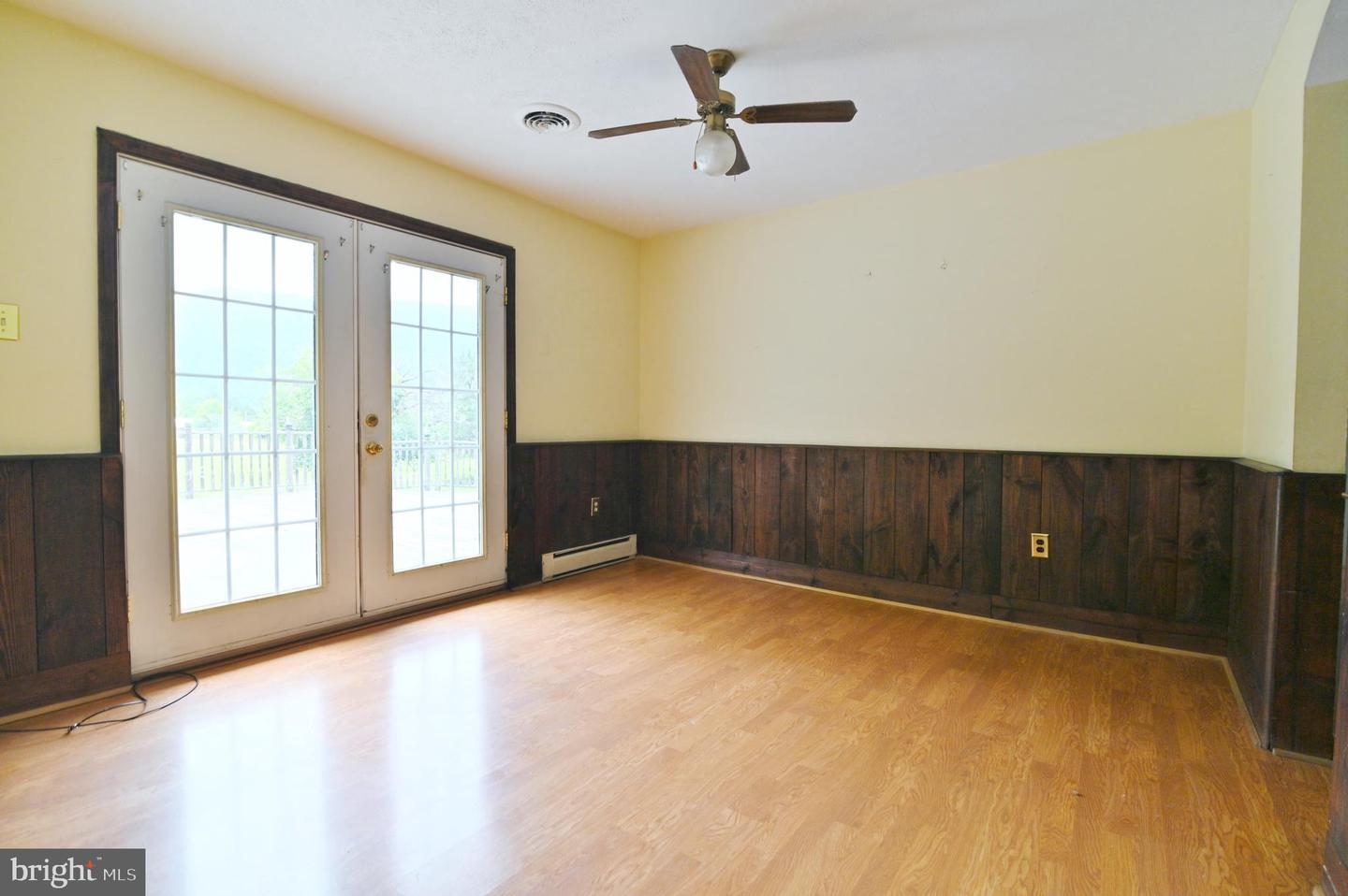 423 MILLER DR, STRASBURG, Virginia 22657, 3 Bedrooms Bedrooms, ,2 BathroomsBathrooms,Residential,For sale,423 MILLER DR,VASH2011974 MLS # VASH2011974