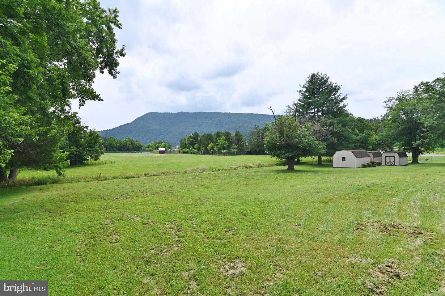 423 MILLER DR, STRASBURG, Virginia 22657, 3 Bedrooms Bedrooms, ,2 BathroomsBathrooms,Residential,For sale,423 MILLER DR,VASH2011974 MLS # VASH2011974