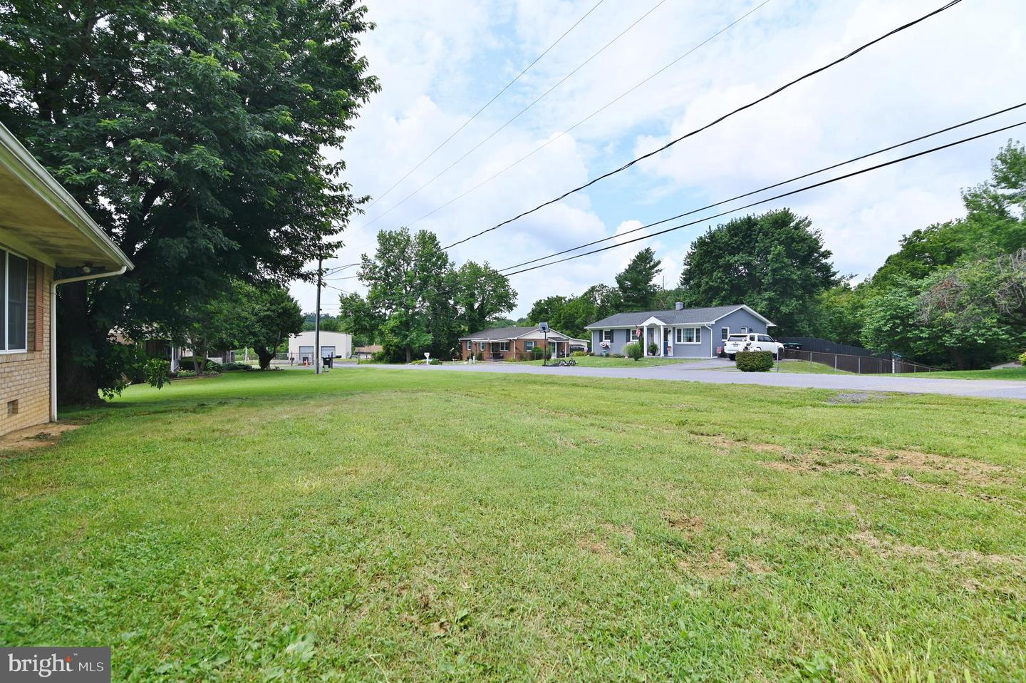 423 MILLER DR, STRASBURG, Virginia 22657, 3 Bedrooms Bedrooms, ,2 BathroomsBathrooms,Residential,For sale,423 MILLER DR,VASH2011974 MLS # VASH2011974