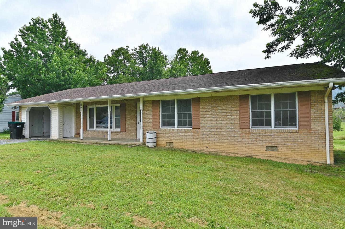 423 MILLER DR, STRASBURG, Virginia 22657, 3 Bedrooms Bedrooms, ,2 BathroomsBathrooms,Residential,For sale,423 MILLER DR,VASH2011974 MLS # VASH2011974