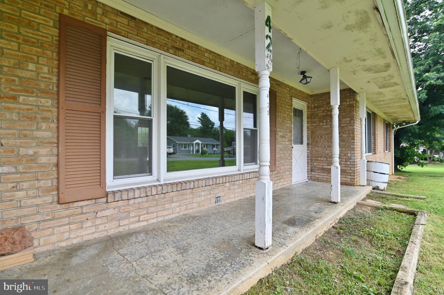 423 MILLER DR, STRASBURG, Virginia 22657, 3 Bedrooms Bedrooms, ,2 BathroomsBathrooms,Residential,For sale,423 MILLER DR,VASH2011974 MLS # VASH2011974