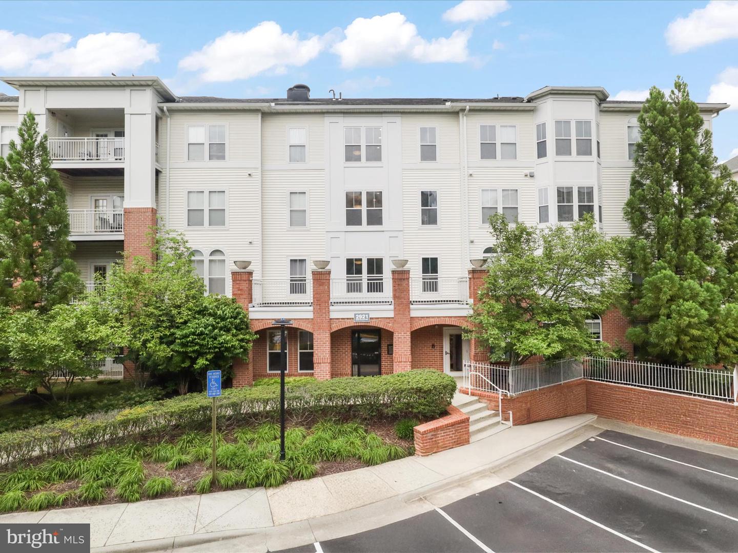 2921 DEER HOLLOW WAY #310, FAIRFAX, Virginia 22031, 3 Bedrooms Bedrooms, ,2 BathroomsBathrooms,Residential,For sale,2921 DEER HOLLOW WAY #310,VAFX2255068 MLS # VAFX2255068