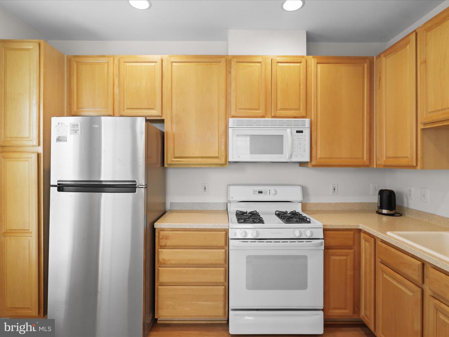 2921 DEER HOLLOW WAY #310, FAIRFAX, Virginia 22031, 3 Bedrooms Bedrooms, ,2 BathroomsBathrooms,Residential,For sale,2921 DEER HOLLOW WAY #310,VAFX2255068 MLS # VAFX2255068
