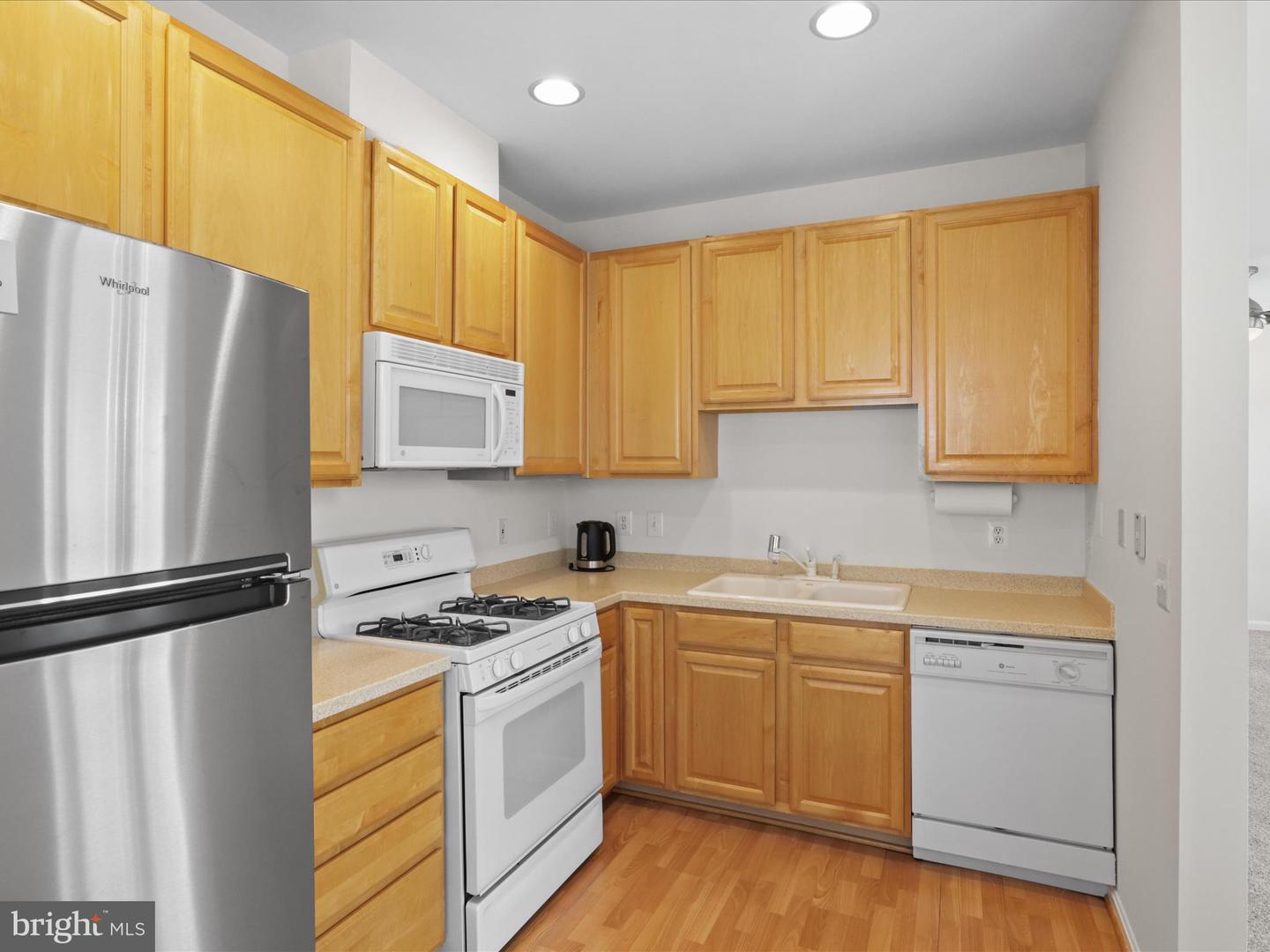 2921 DEER HOLLOW WAY #310, FAIRFAX, Virginia 22031, 3 Bedrooms Bedrooms, ,2 BathroomsBathrooms,Residential,For sale,2921 DEER HOLLOW WAY #310,VAFX2255068 MLS # VAFX2255068