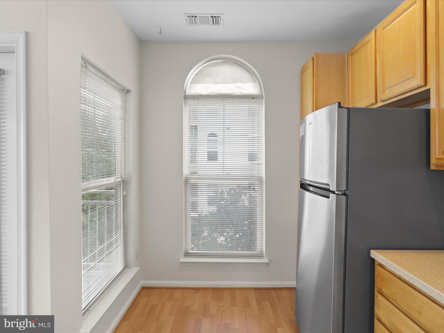 2921 DEER HOLLOW WAY #310, FAIRFAX, Virginia 22031, 3 Bedrooms Bedrooms, ,2 BathroomsBathrooms,Residential,For sale,2921 DEER HOLLOW WAY #310,VAFX2255068 MLS # VAFX2255068