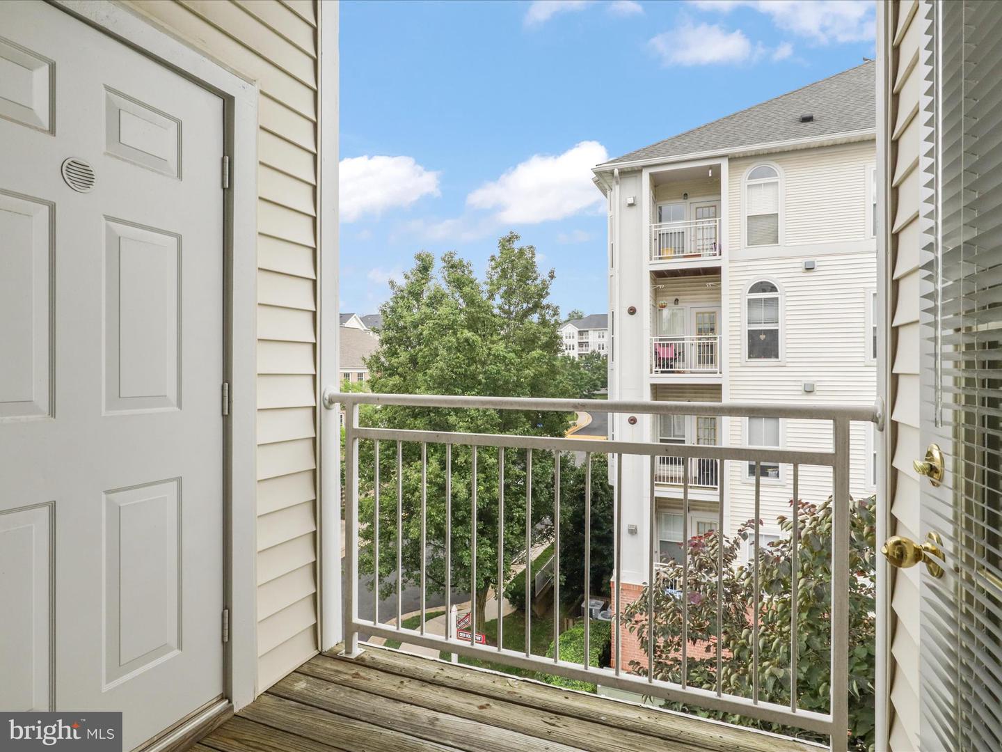 2921 DEER HOLLOW WAY #310, FAIRFAX, Virginia 22031, 3 Bedrooms Bedrooms, ,2 BathroomsBathrooms,Residential,For sale,2921 DEER HOLLOW WAY #310,VAFX2255068 MLS # VAFX2255068