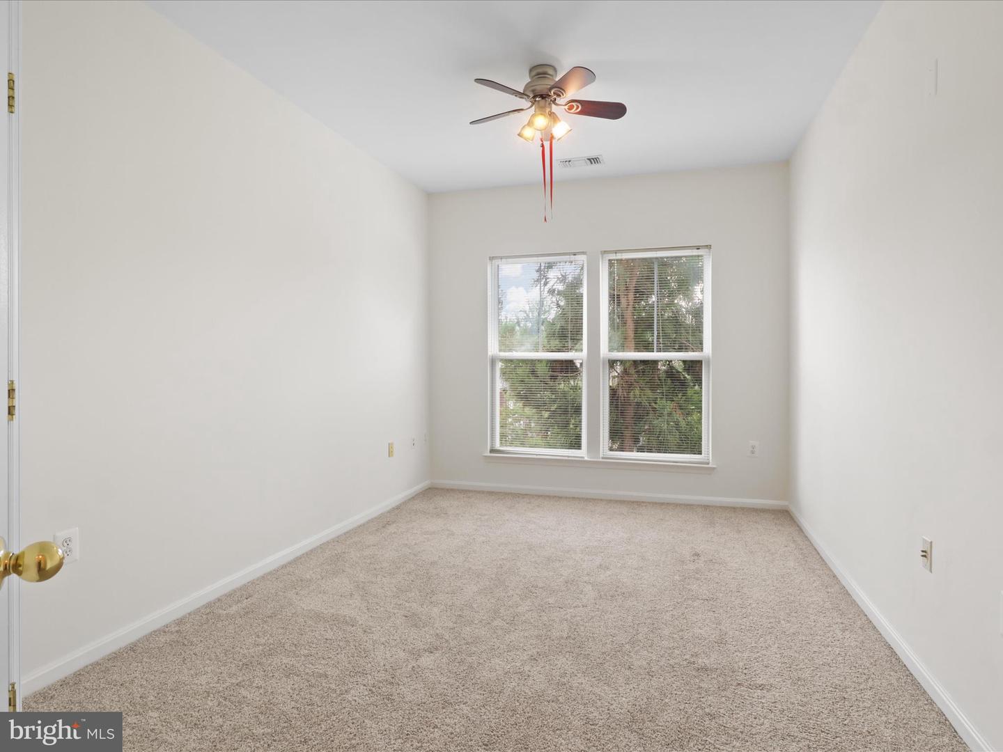 2921 DEER HOLLOW WAY #310, FAIRFAX, Virginia 22031, 3 Bedrooms Bedrooms, ,2 BathroomsBathrooms,Residential,For sale,2921 DEER HOLLOW WAY #310,VAFX2255068 MLS # VAFX2255068