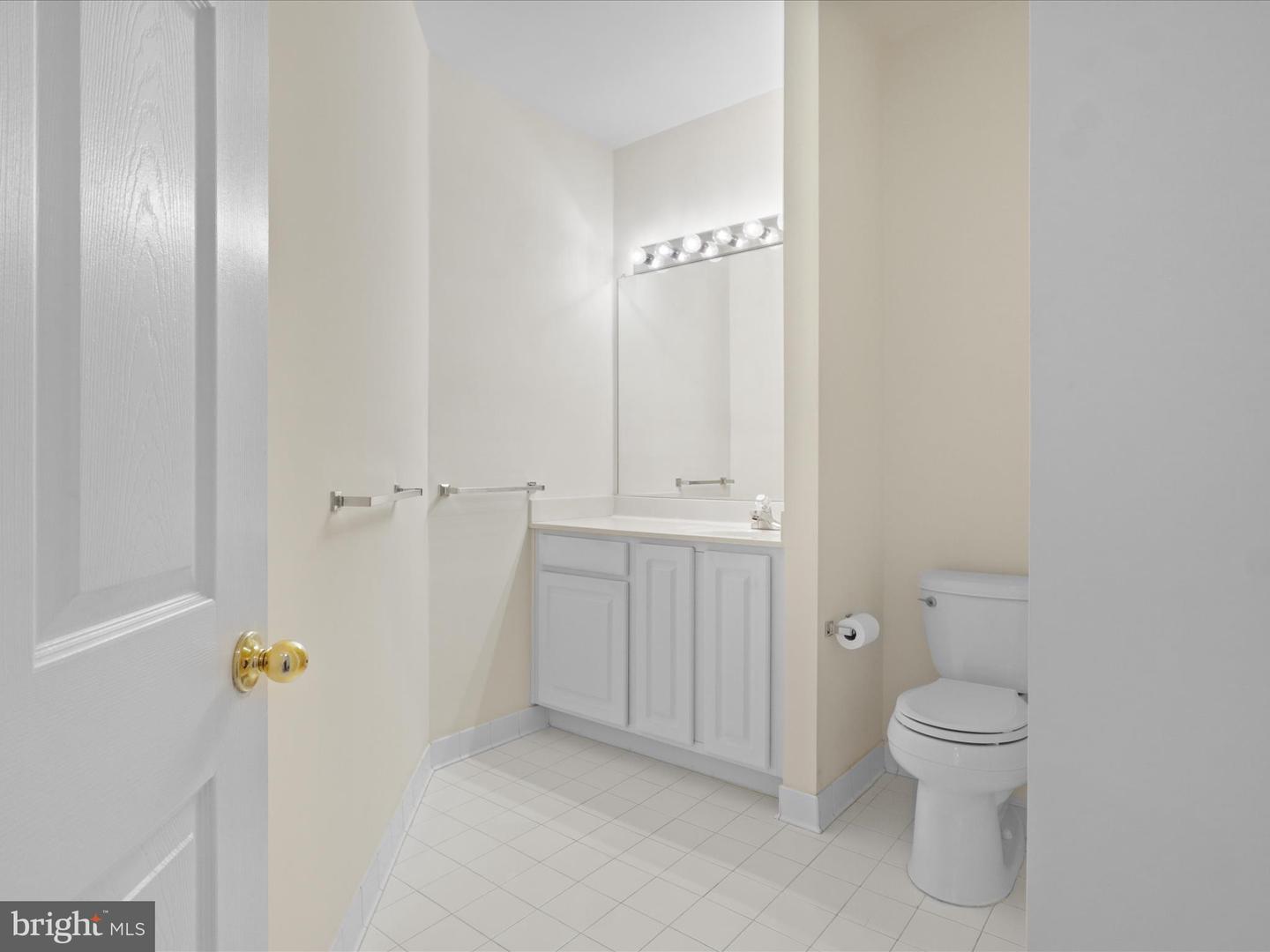 2921 DEER HOLLOW WAY #310, FAIRFAX, Virginia 22031, 3 Bedrooms Bedrooms, ,2 BathroomsBathrooms,Residential,For sale,2921 DEER HOLLOW WAY #310,VAFX2255068 MLS # VAFX2255068
