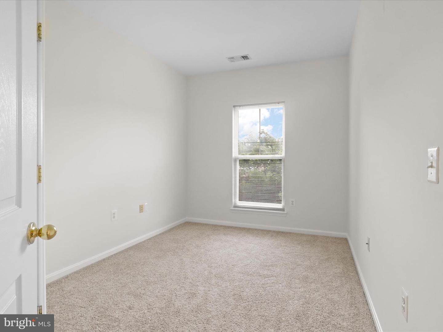 2921 DEER HOLLOW WAY #310, FAIRFAX, Virginia 22031, 3 Bedrooms Bedrooms, ,2 BathroomsBathrooms,Residential,For sale,2921 DEER HOLLOW WAY #310,VAFX2255068 MLS # VAFX2255068