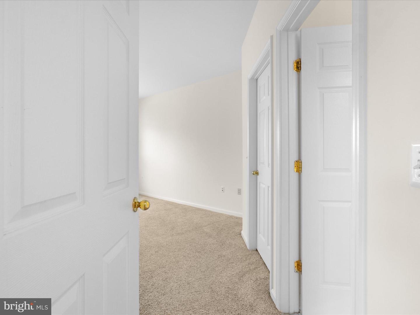 2921 DEER HOLLOW WAY #310, FAIRFAX, Virginia 22031, 3 Bedrooms Bedrooms, ,2 BathroomsBathrooms,Residential,For sale,2921 DEER HOLLOW WAY #310,VAFX2255068 MLS # VAFX2255068