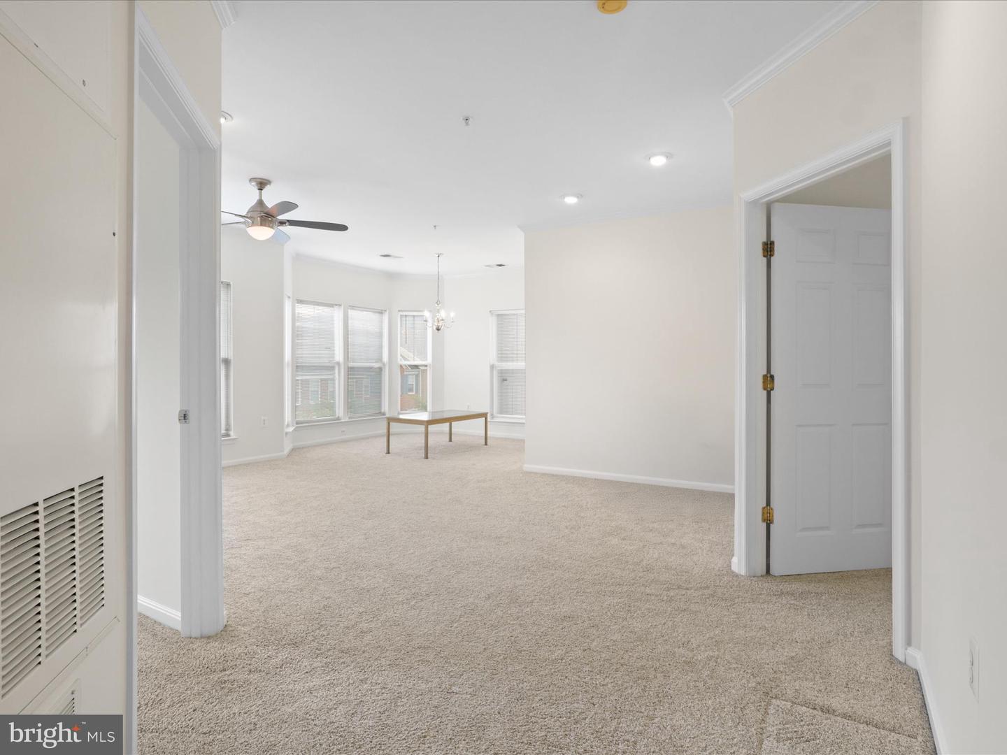 2921 DEER HOLLOW WAY #310, FAIRFAX, Virginia 22031, 3 Bedrooms Bedrooms, ,2 BathroomsBathrooms,Residential,For sale,2921 DEER HOLLOW WAY #310,VAFX2255068 MLS # VAFX2255068