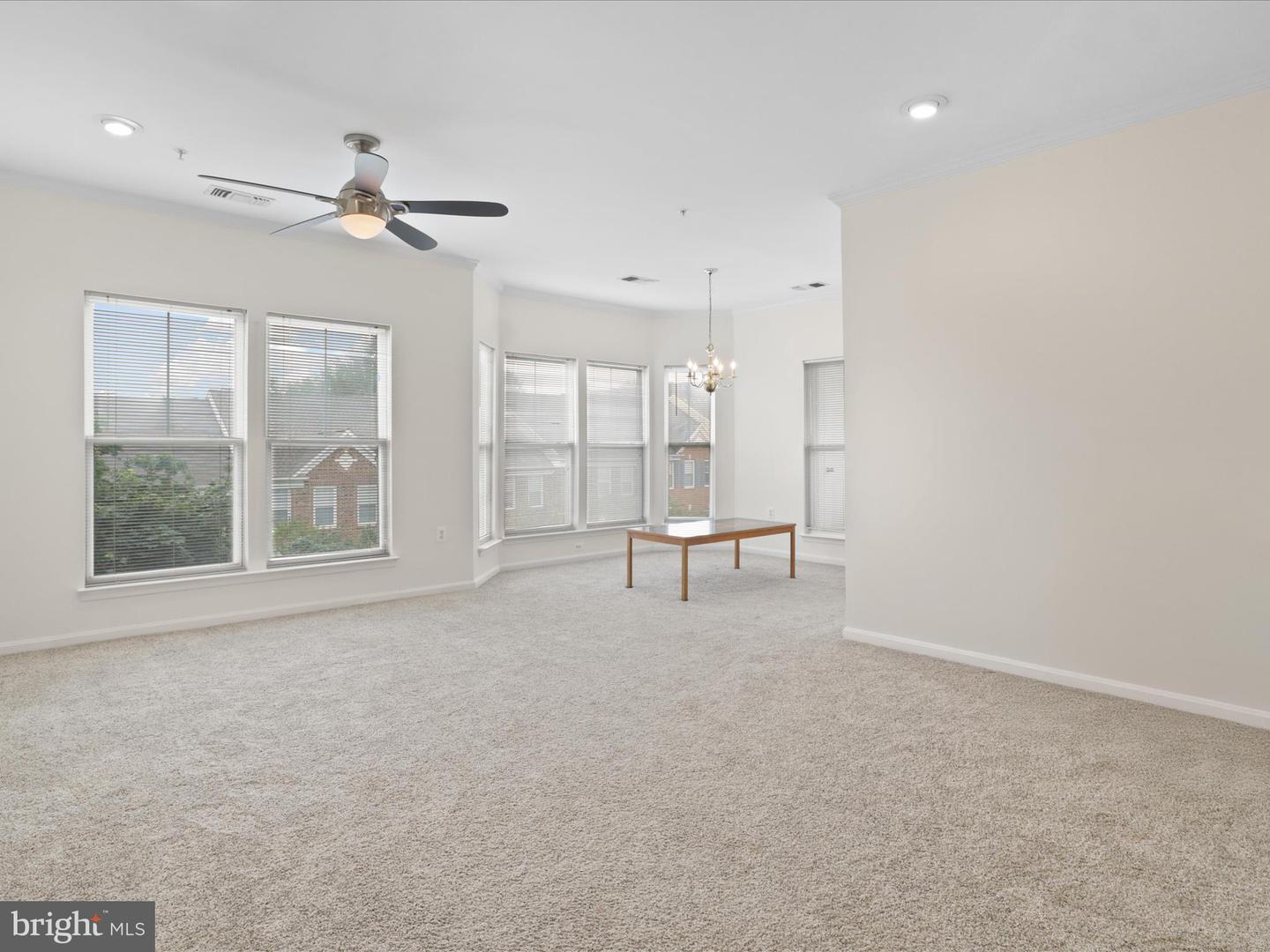 2921 DEER HOLLOW WAY #310, FAIRFAX, Virginia 22031, 3 Bedrooms Bedrooms, ,2 BathroomsBathrooms,Residential,For sale,2921 DEER HOLLOW WAY #310,VAFX2255068 MLS # VAFX2255068