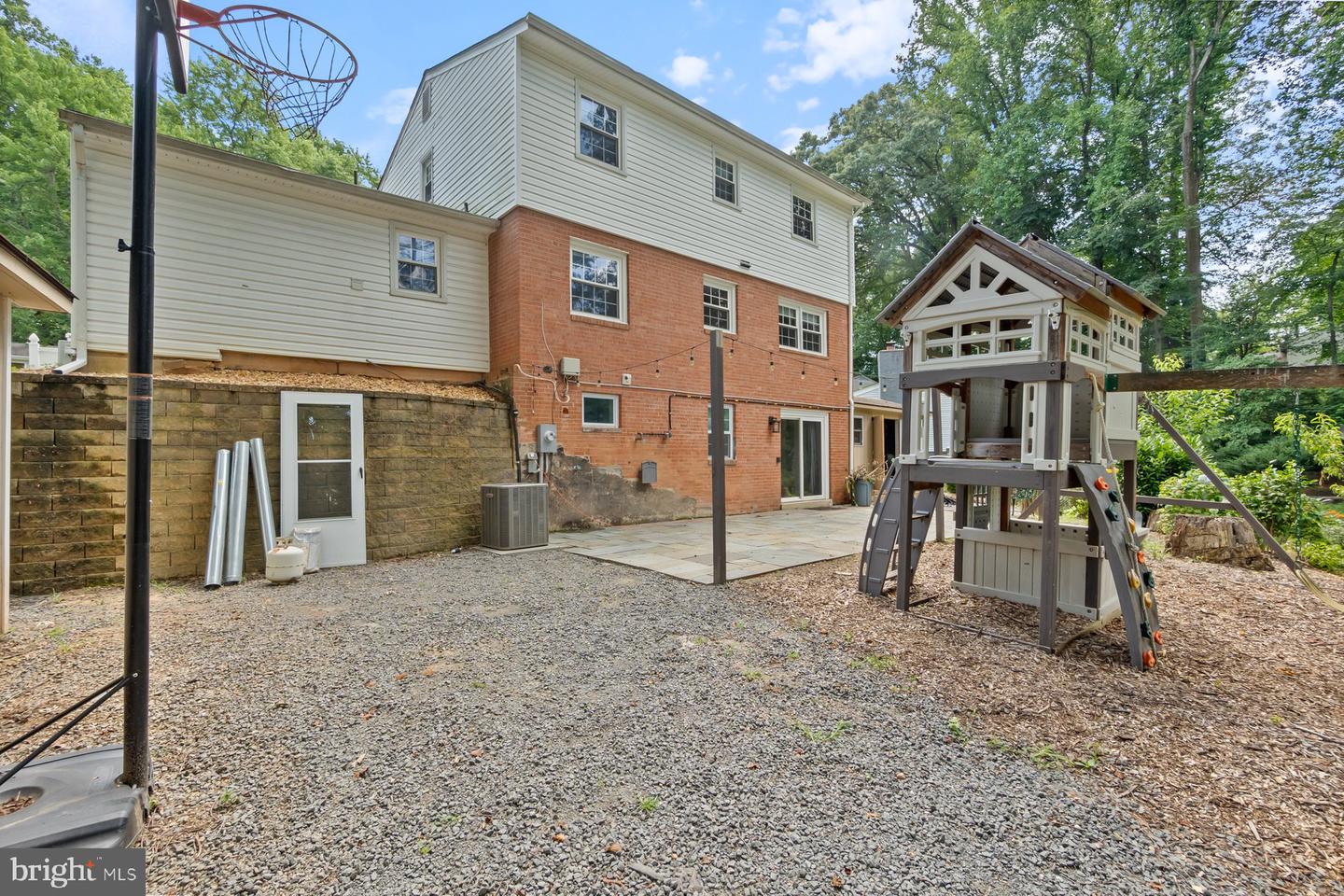 6607 SANDOVER CT, SPRINGFIELD, Virginia 22152, 5 Bedrooms Bedrooms, ,3 BathroomsBathrooms,Residential,For sale,6607 SANDOVER CT,VAFX2254990 MLS # VAFX2254990