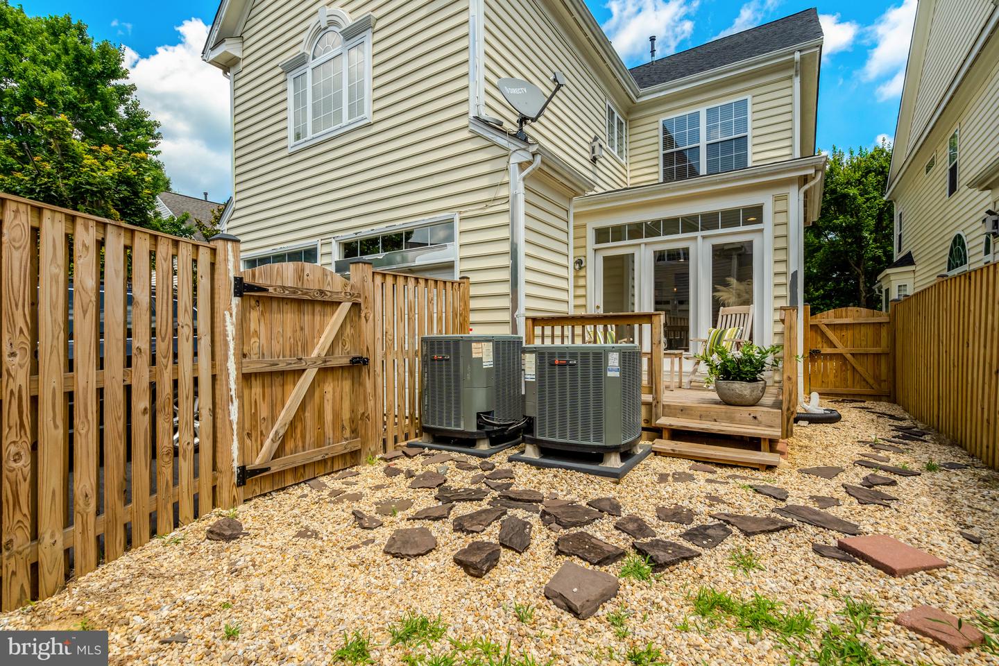 9776 MAPLE TRACE CIR, FAIRFAX, Virginia 22032, 4 Bedrooms Bedrooms, ,4 BathroomsBathrooms,Residential,For sale,9776 MAPLE TRACE CIR,VAFC2006610 MLS # VAFC2006610