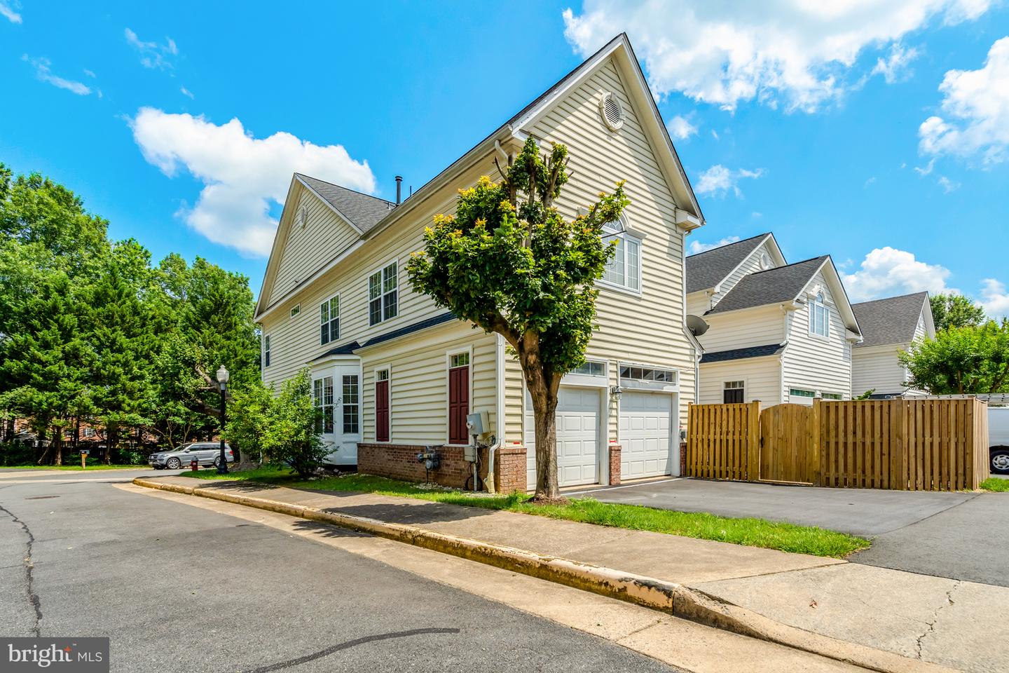 9776 MAPLE TRACE CIR, FAIRFAX, Virginia 22032, 4 Bedrooms Bedrooms, ,4 BathroomsBathrooms,Residential,For sale,9776 MAPLE TRACE CIR,VAFC2006610 MLS # VAFC2006610