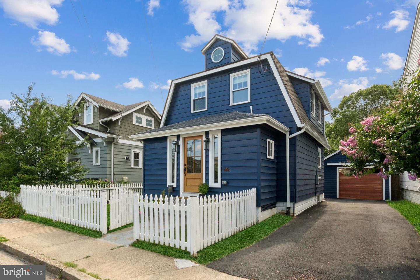 1804 N CLEVELAND ST, ARLINGTON, Virginia 22201, 2 Bedrooms Bedrooms, ,2 BathroomsBathrooms,Residential,For sale,1804 N CLEVELAND ST,VAAR2060624 MLS # VAAR2060624