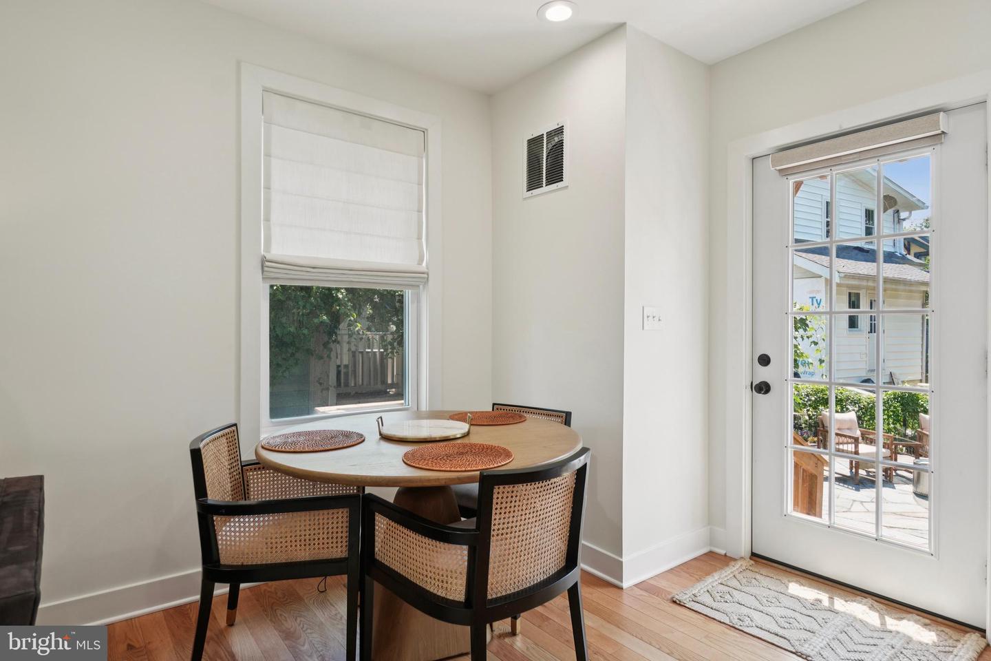 1804 N CLEVELAND ST, ARLINGTON, Virginia 22201, 2 Bedrooms Bedrooms, ,2 BathroomsBathrooms,Residential,For sale,1804 N CLEVELAND ST,VAAR2060624 MLS # VAAR2060624