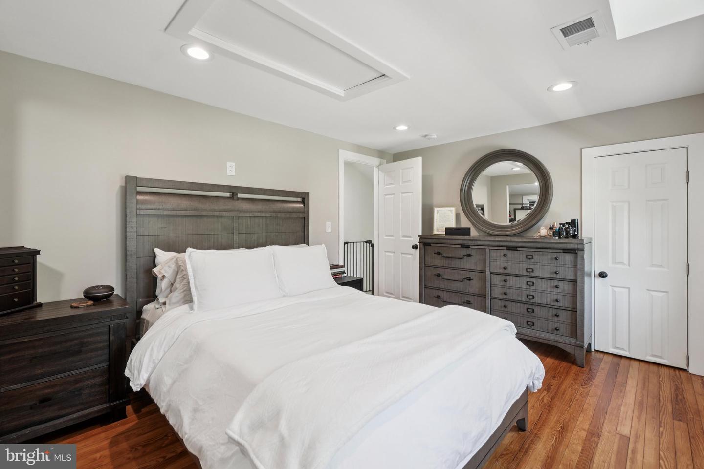 1804 N CLEVELAND ST, ARLINGTON, Virginia 22201, 2 Bedrooms Bedrooms, ,2 BathroomsBathrooms,Residential,For sale,1804 N CLEVELAND ST,VAAR2060624 MLS # VAAR2060624