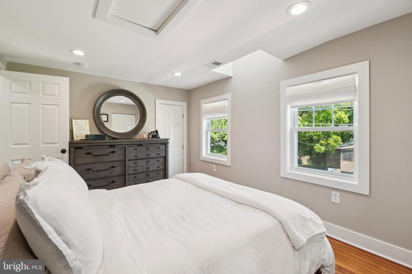 1804 N CLEVELAND ST, ARLINGTON, Virginia 22201, 2 Bedrooms Bedrooms, ,2 BathroomsBathrooms,Residential,For sale,1804 N CLEVELAND ST,VAAR2060624 MLS # VAAR2060624