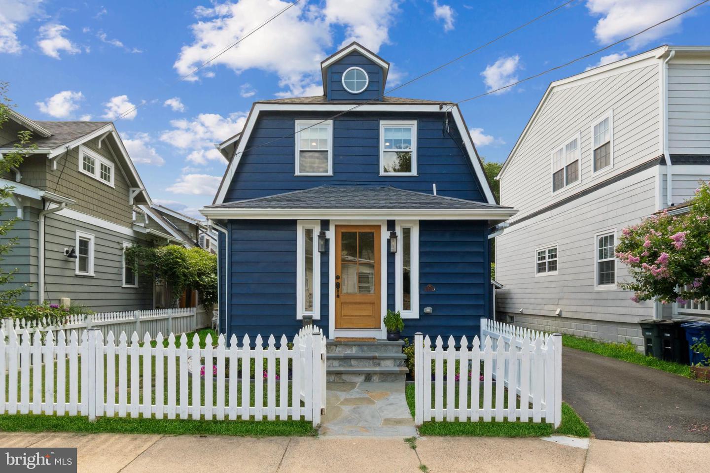 1804 N CLEVELAND ST, ARLINGTON, Virginia 22201, 2 Bedrooms Bedrooms, ,2 BathroomsBathrooms,Residential,For sale,1804 N CLEVELAND ST,VAAR2060624 MLS # VAAR2060624