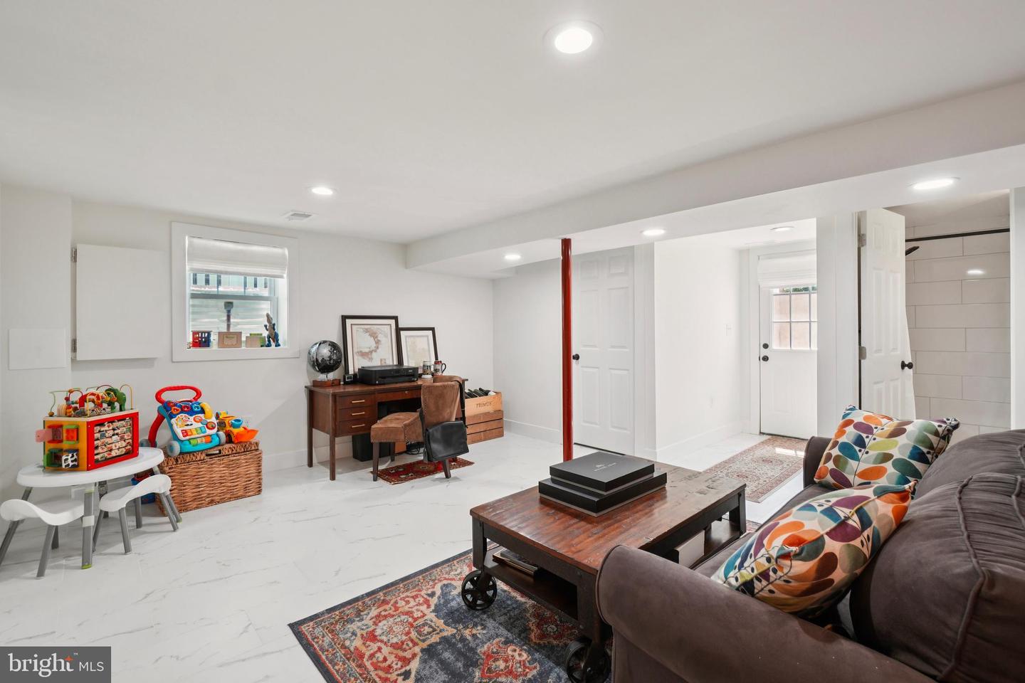 1804 N CLEVELAND ST, ARLINGTON, Virginia 22201, 2 Bedrooms Bedrooms, ,2 BathroomsBathrooms,Residential,For sale,1804 N CLEVELAND ST,VAAR2060624 MLS # VAAR2060624