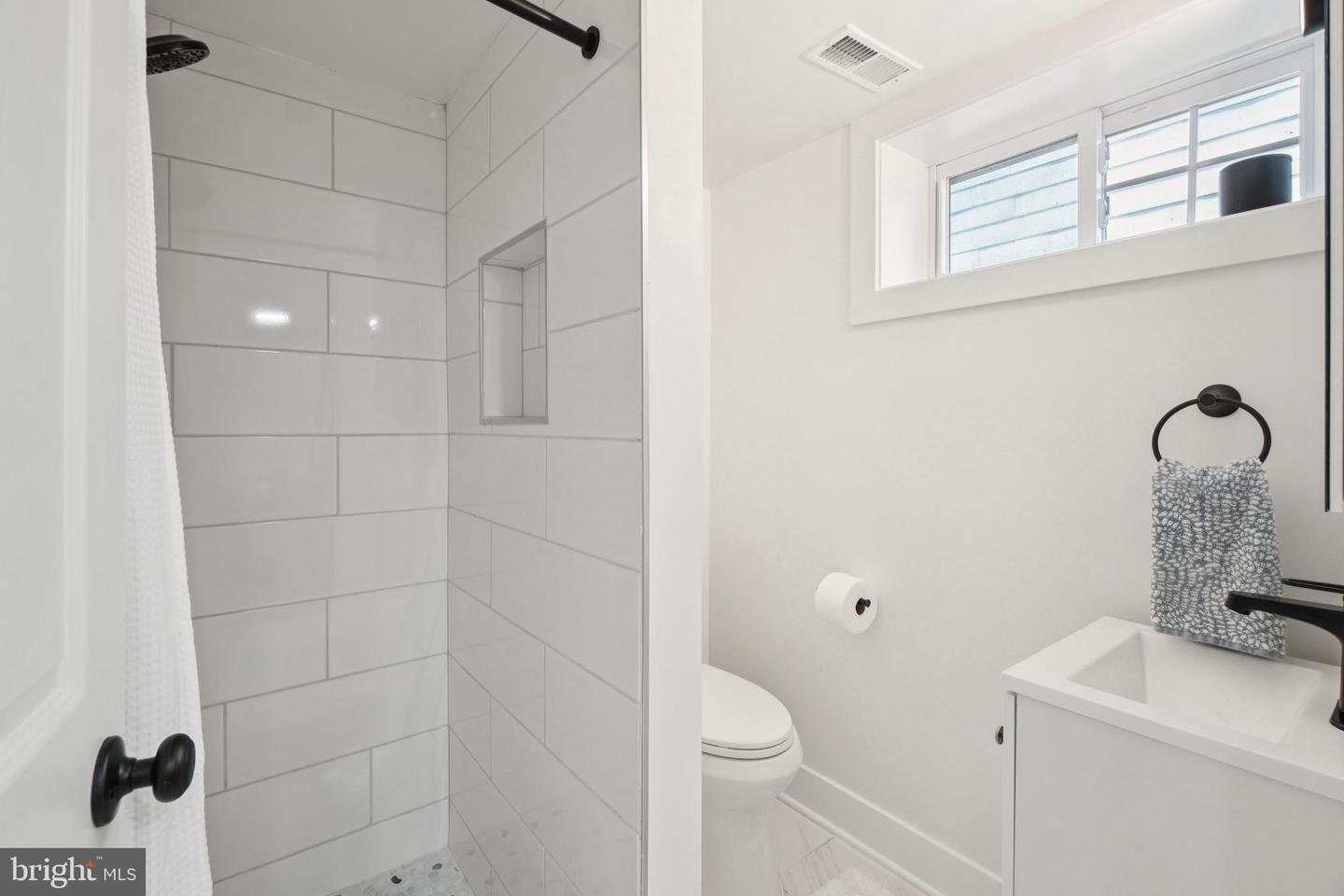 1804 N CLEVELAND ST, ARLINGTON, Virginia 22201, 2 Bedrooms Bedrooms, ,2 BathroomsBathrooms,Residential,For sale,1804 N CLEVELAND ST,VAAR2060624 MLS # VAAR2060624