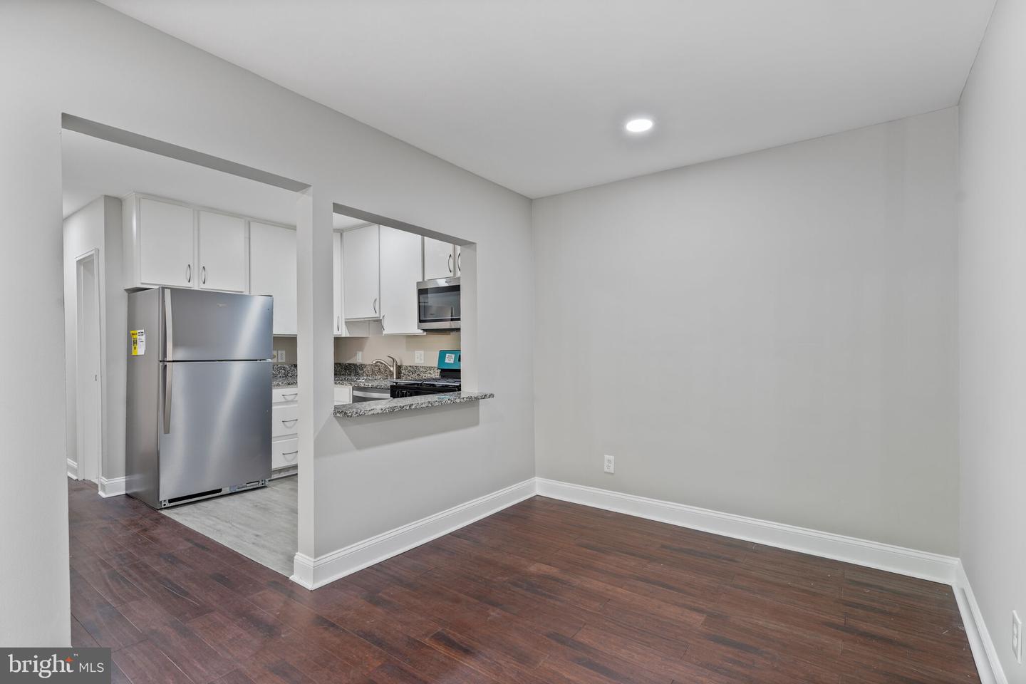 49 SKYHILL RD #201, ALEXANDRIA, Virginia 22314, 2 Bedrooms Bedrooms, ,2 BathroomsBathrooms,Residential,For sale,49 SKYHILL RD #201,VAAX2047416 MLS # VAAX2047416