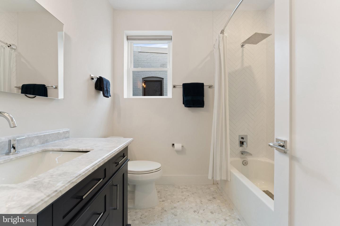 922 8TH ST NE, WASHINGTON, District Of Columbia 20002, 4 Bedrooms Bedrooms, ,3 BathroomsBathrooms,Residential,For sale,922 8TH ST NE,DCDC2210074 MLS # DCDC2210074
