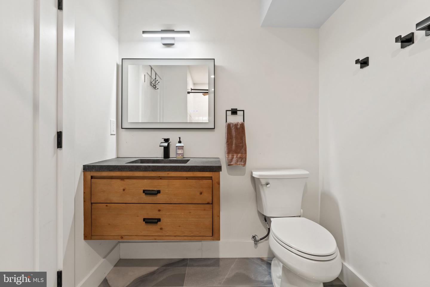 922 8TH ST NE, WASHINGTON, District Of Columbia 20002, 4 Bedrooms Bedrooms, ,3 BathroomsBathrooms,Residential,For sale,922 8TH ST NE,DCDC2210074 MLS # DCDC2210074