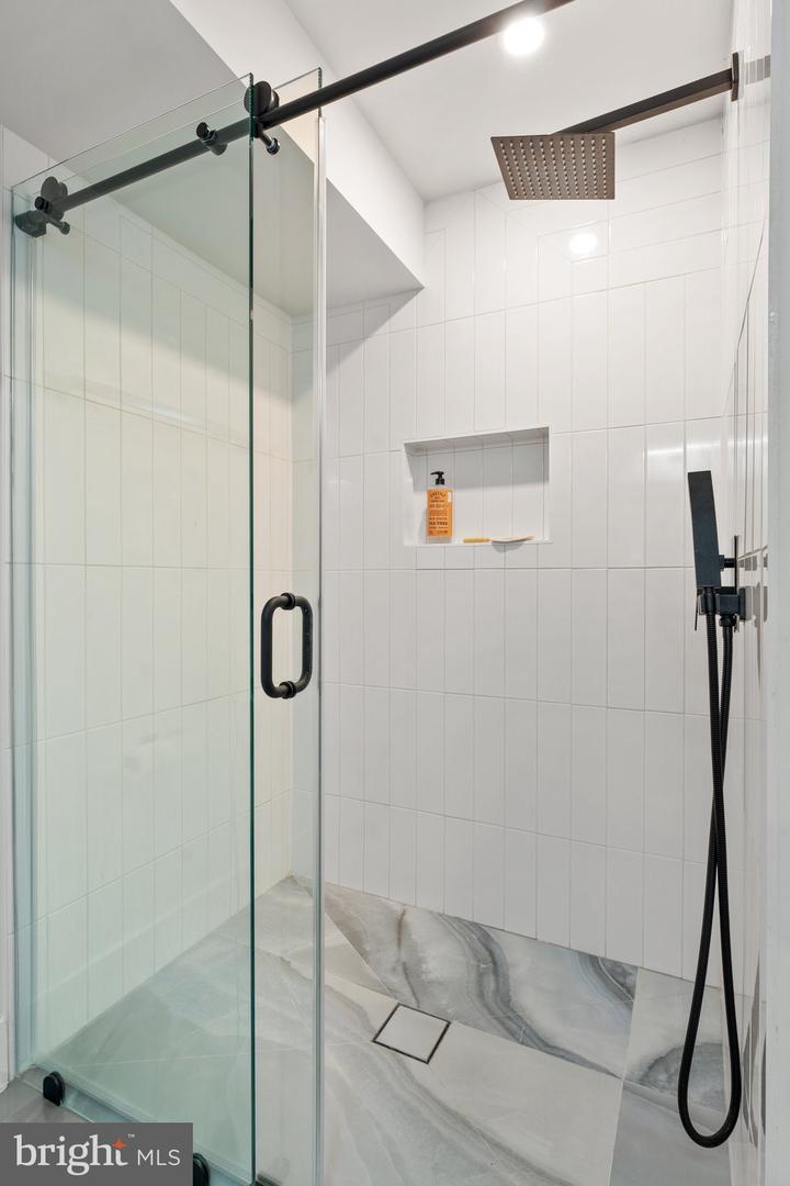 922 8TH ST NE, WASHINGTON, District Of Columbia 20002, 4 Bedrooms Bedrooms, ,3 BathroomsBathrooms,Residential,For sale,922 8TH ST NE,DCDC2210074 MLS # DCDC2210074