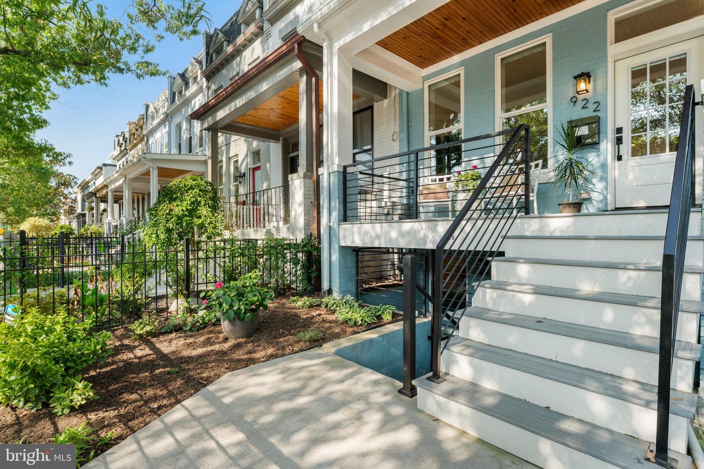 922 8TH ST NE, WASHINGTON, District Of Columbia 20002, 4 Bedrooms Bedrooms, ,3 BathroomsBathrooms,Residential,For sale,922 8TH ST NE,DCDC2210074 MLS # DCDC2210074