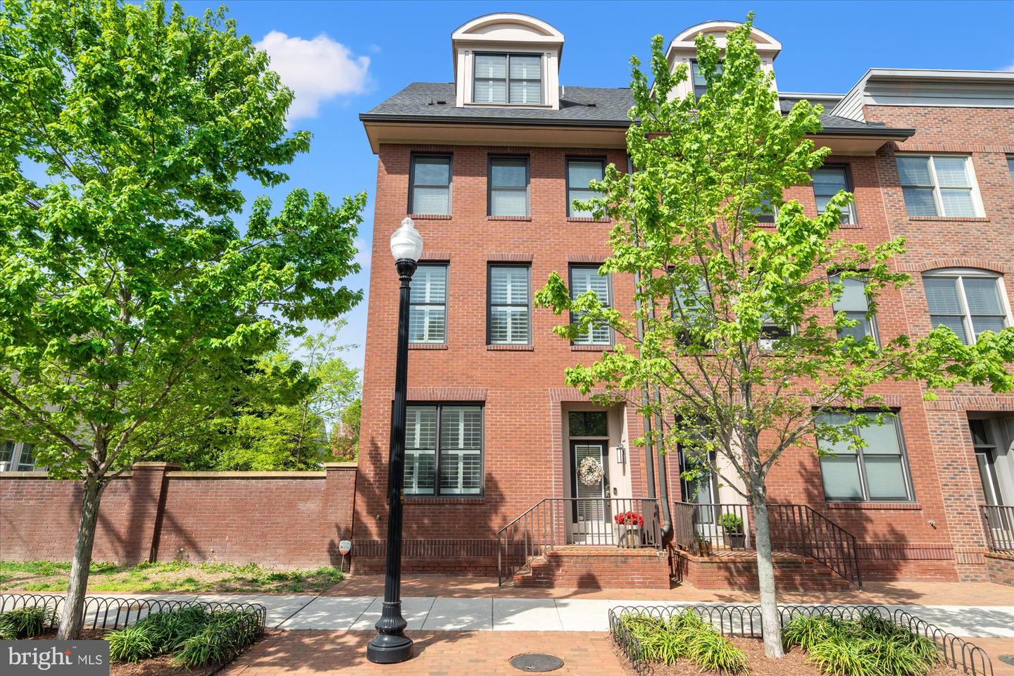 1108 S EDGEWOOD ST, ARLINGTON, Virginia 22204, 4 Bedrooms Bedrooms, ,4 BathroomsBathrooms,Residential,For sale,1108 S EDGEWOOD ST,VAAR2060682 MLS # VAAR2060682