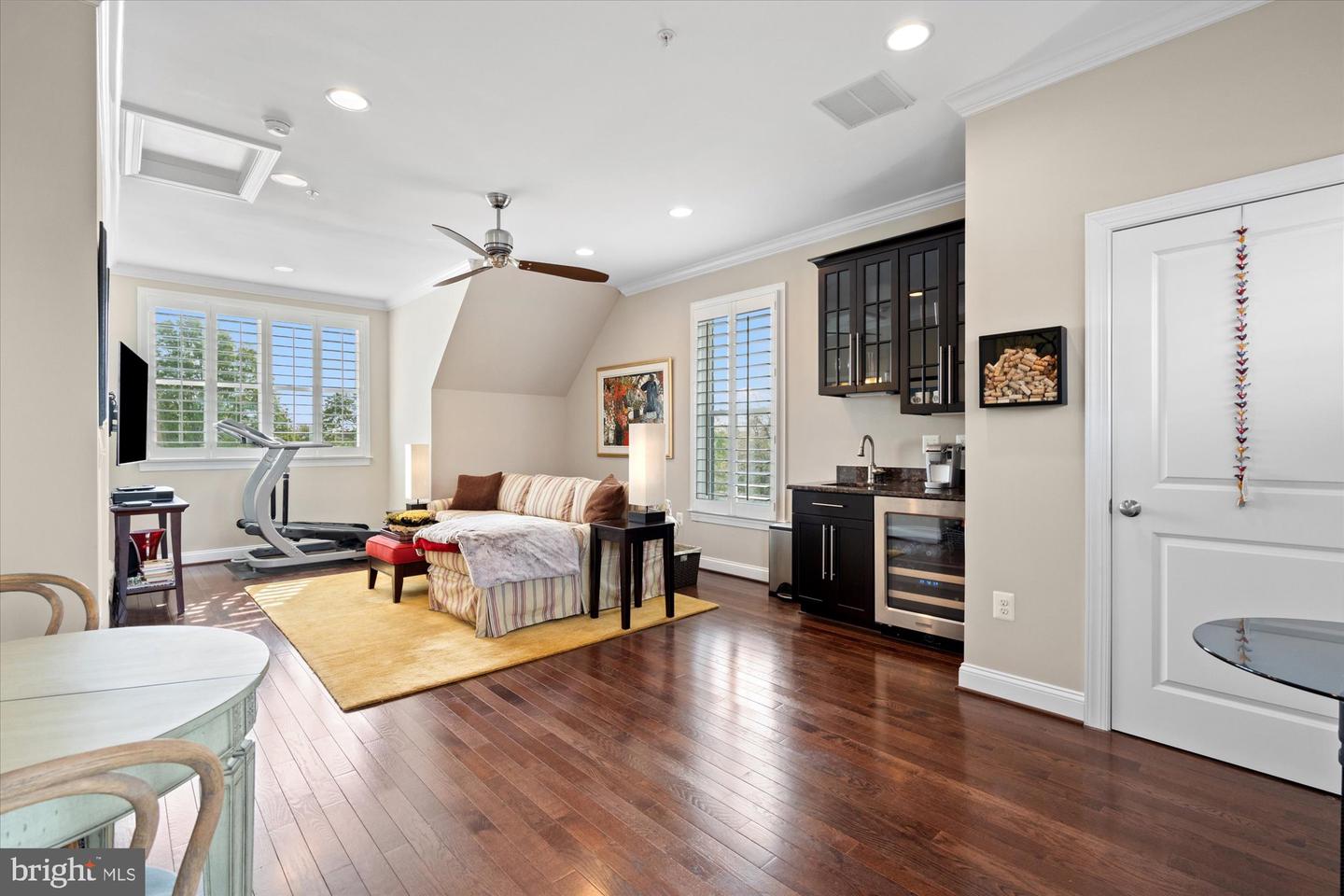 1108 S EDGEWOOD ST, ARLINGTON, Virginia 22204, 4 Bedrooms Bedrooms, ,4 BathroomsBathrooms,Residential,For sale,1108 S EDGEWOOD ST,VAAR2060682 MLS # VAAR2060682