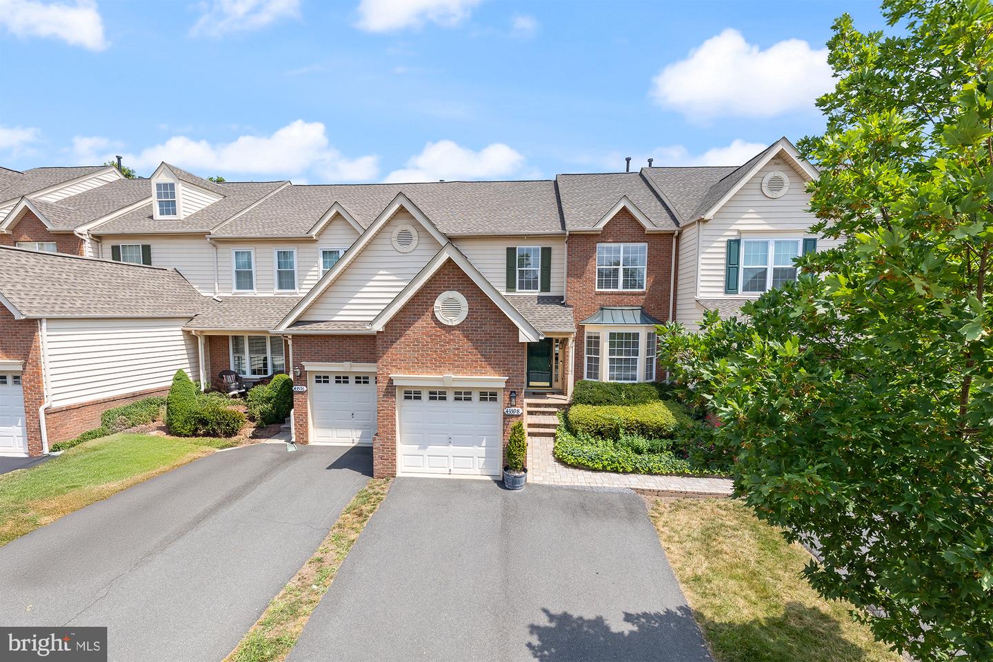 43598 DUNHILL CUP SQ, ASHBURN, Virginia 20147, 3 Bedrooms Bedrooms, ,2 BathroomsBathrooms,Residential,For sale,43598 DUNHILL CUP SQ,VALO2102016 MLS # VALO2102016
