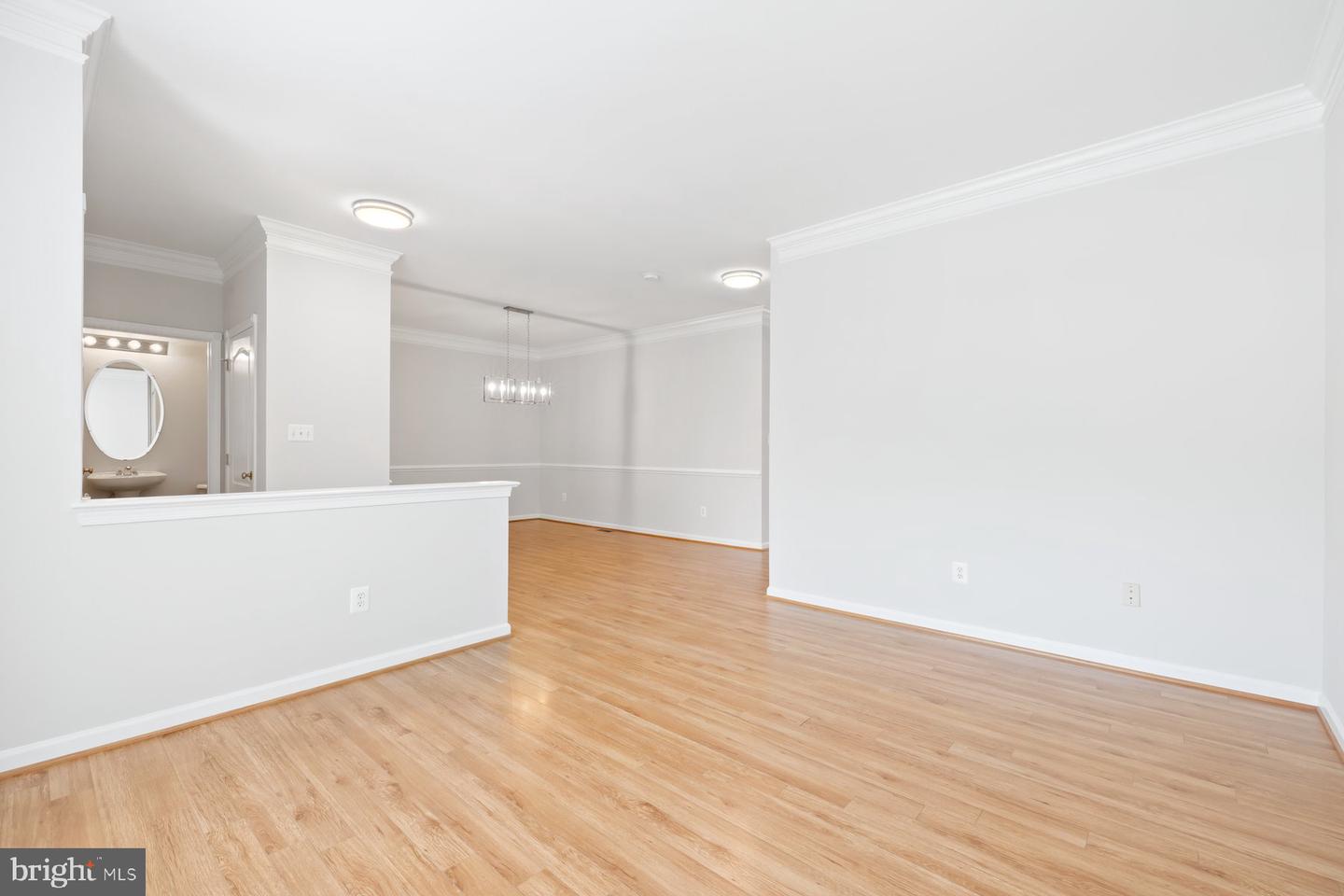 43598 DUNHILL CUP SQ, ASHBURN, Virginia 20147, 3 Bedrooms Bedrooms, ,2 BathroomsBathrooms,Residential,For sale,43598 DUNHILL CUP SQ,VALO2102016 MLS # VALO2102016