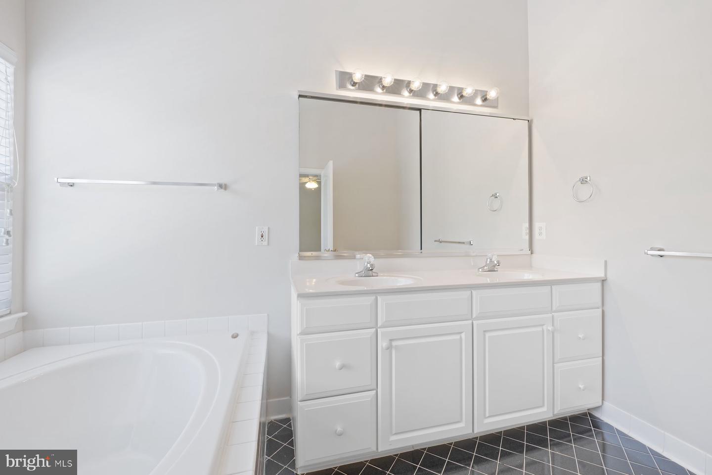 43598 DUNHILL CUP SQ, ASHBURN, Virginia 20147, 3 Bedrooms Bedrooms, ,2 BathroomsBathrooms,Residential,For sale,43598 DUNHILL CUP SQ,VALO2102016 MLS # VALO2102016