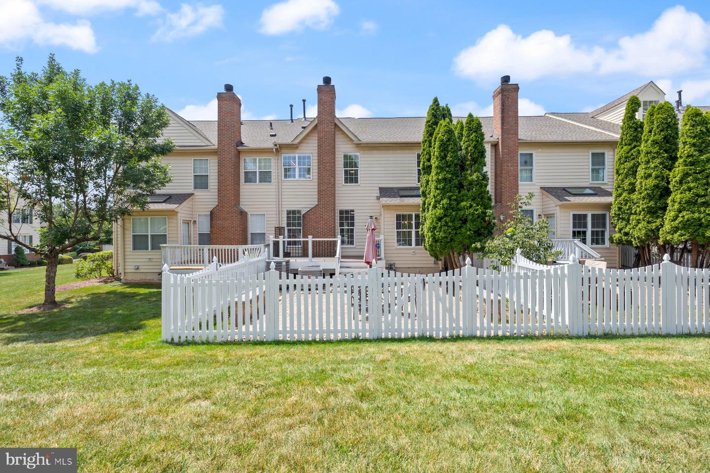 43598 DUNHILL CUP SQ, ASHBURN, Virginia 20147, 3 Bedrooms Bedrooms, ,2 BathroomsBathrooms,Residential,For sale,43598 DUNHILL CUP SQ,VALO2102016 MLS # VALO2102016