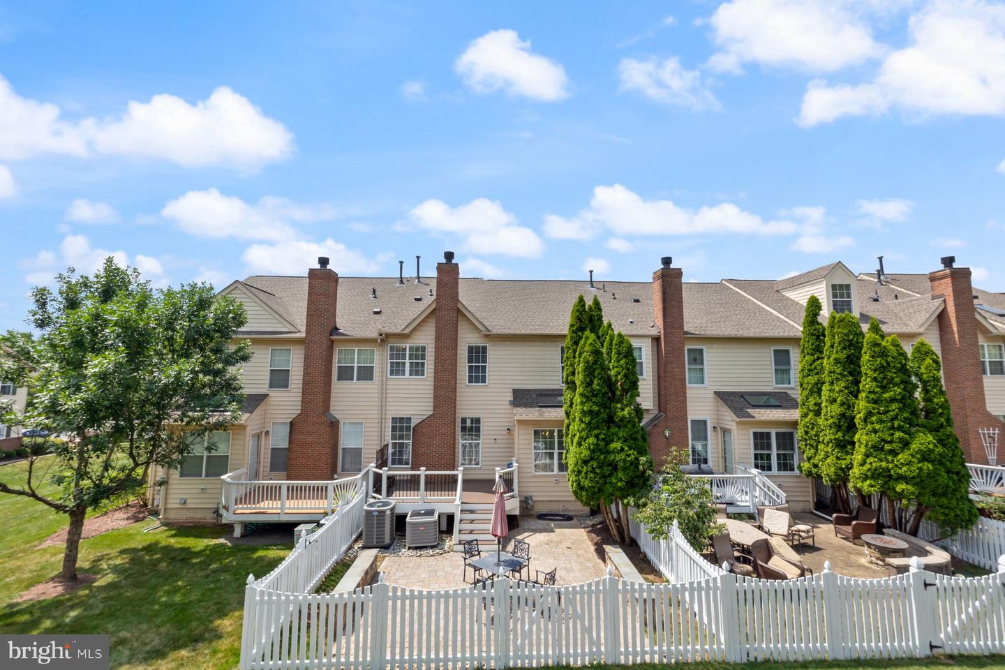 43598 DUNHILL CUP SQ, ASHBURN, Virginia 20147, 3 Bedrooms Bedrooms, ,2 BathroomsBathrooms,Residential,For sale,43598 DUNHILL CUP SQ,VALO2102016 MLS # VALO2102016